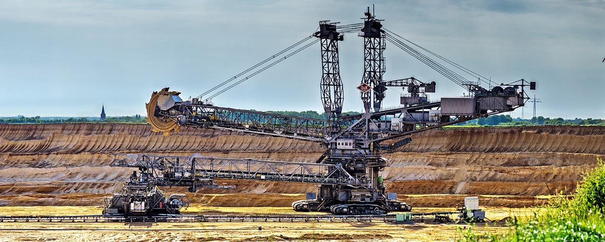 Large mining machinery using hydrualic systems